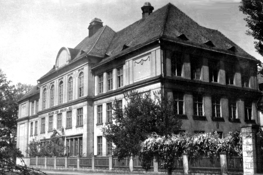 widok szkoły w 1949